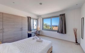 Chrysonisos Suites With Sunset & Seaviews Near Kini